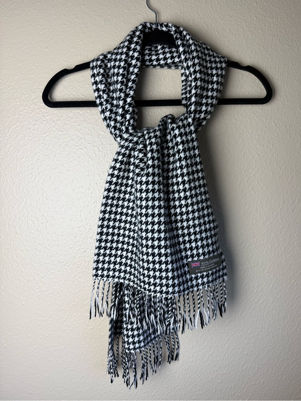 Houndstooth Scotland cashmere scarf
